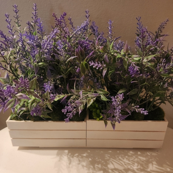 Lavender arrangement - Picture 2 of 2